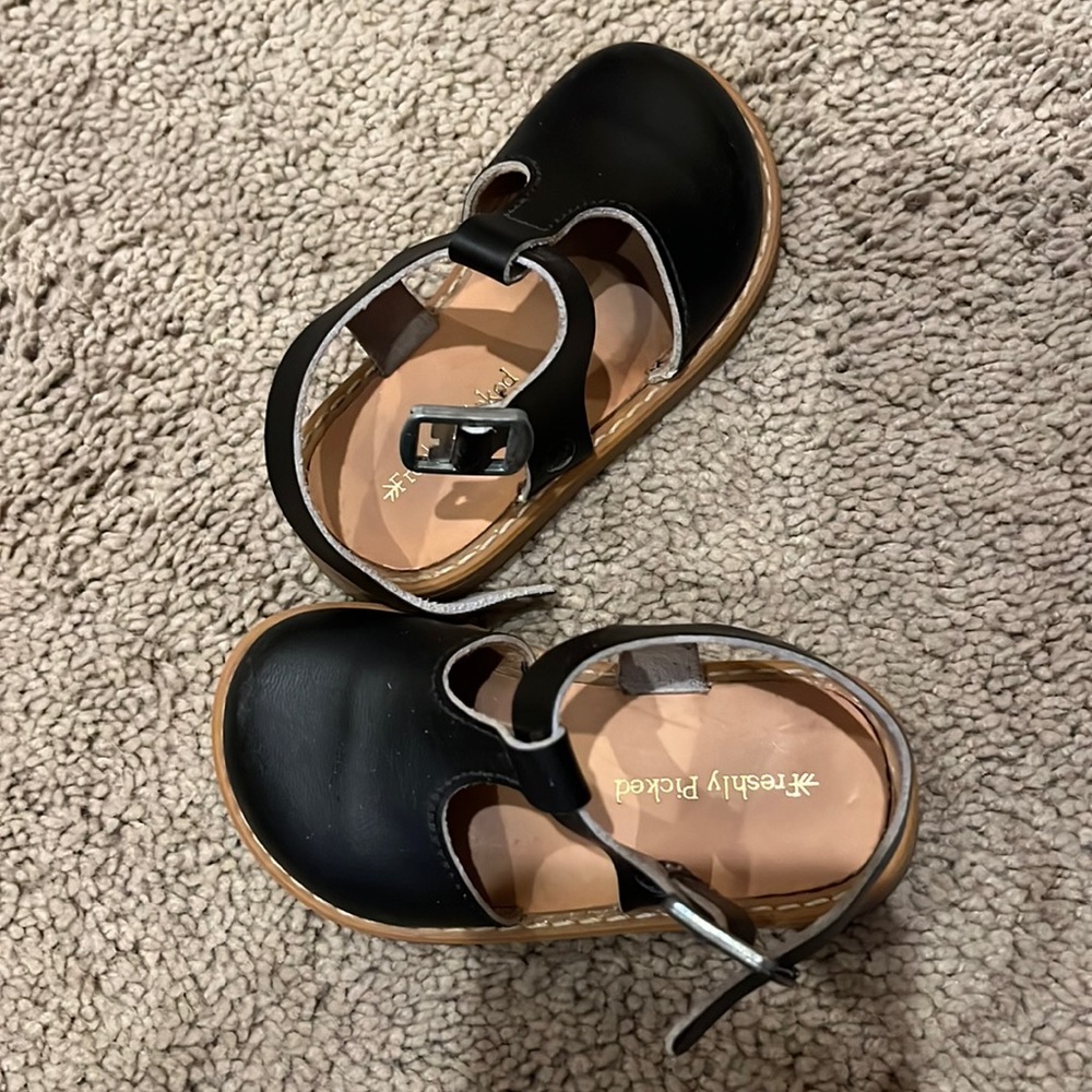 Freshly Picked black sandals